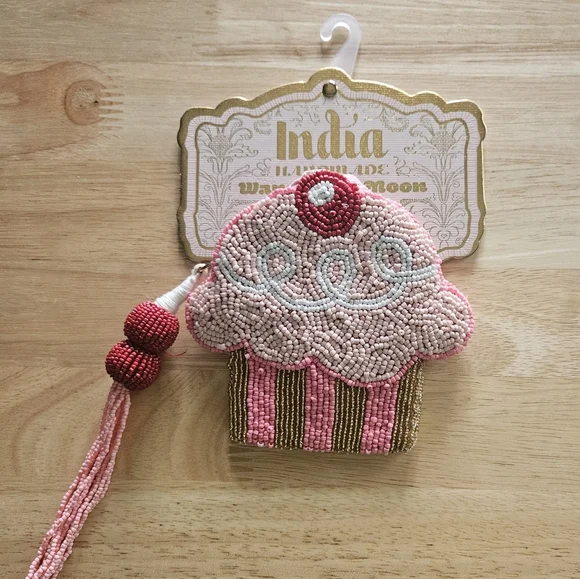 Wandering Moon Cupcake Beaded Pouch - Pink and Gold NEW - Picture 1 of 4
